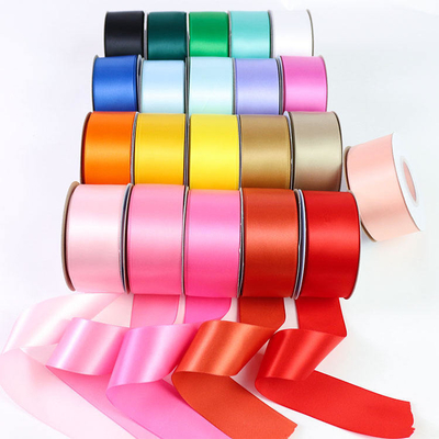Προσαρμοσμένο σχέδιο διπλής όψης 100% Polyester RPET Satin Ribbon Roll για ανθεκτική συσκευασία