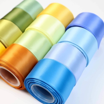 Προσαρμοσμένο σχέδιο διπλής όψης 100% Polyester RPET Satin Ribbon Roll για ανθεκτική συσκευασία