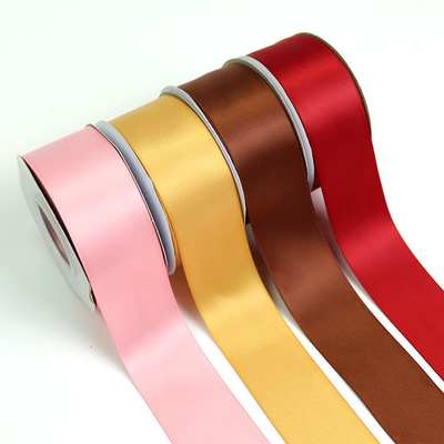 Προσαρμοσμένο σχέδιο διπλής όψης 100% Polyester RPET Satin Ribbon Roll για ανθεκτική συσκευασία